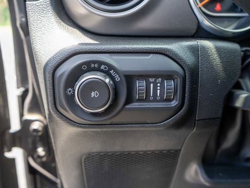 Used 2022 Jeep Wrangler Sport AWD/4WD image 15