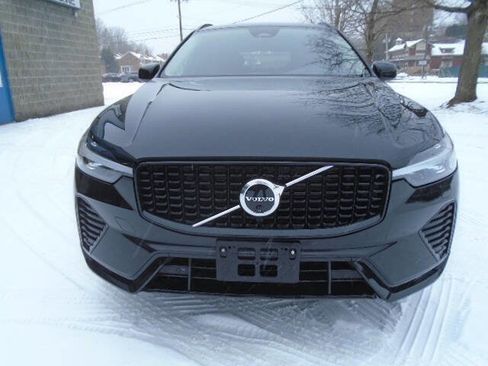 Used 2025 Volvo XC60 B5 Plus image 4