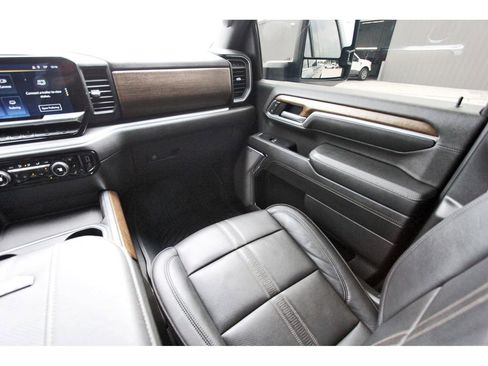 Used 2024 Chevrolet Silverado 2500 High Country w/ High Country Premium Package image 12