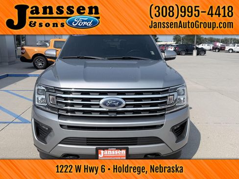 Used 2020 Ford Expedition XLT w/ Equipment Group 202A AWD/4WD image 3