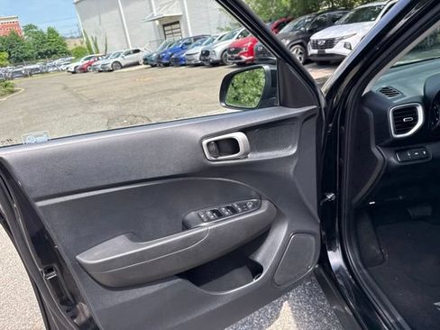Used 2021 Hyundai Venue SE FWD image 31