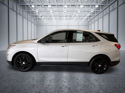 Used 2019 Chevrolet Equinox LS FWD image 2