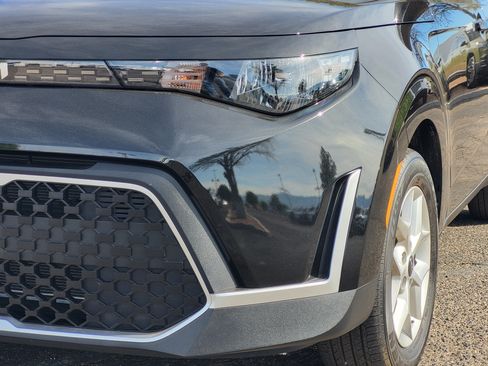 Used 2025 Kia Soul LX w/ LX Technology Package FWD image 17
