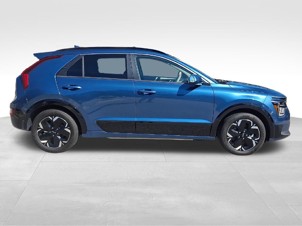 Used 2023 Kia Niro Wave w/ Wave Preserve Package FWD image 7