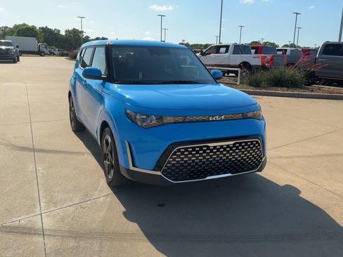 Used 2024 Kia Soul EX image 3