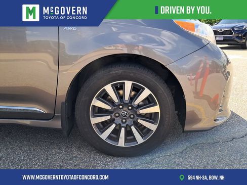 Used 2020 Toyota Sienna XLE w/ Carpet Mat Package AWD/4WD image 10