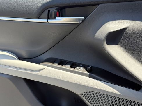 Used 2022 Toyota Camry SE image 19