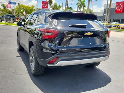 Used 2025 Chevrolet Trax LT w/ Driver Confidence Package FWD image 6