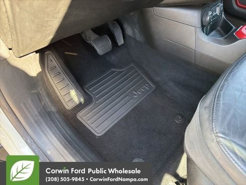 Used 2015 Jeep Renegade Trailhawk w/ Premium Leather Group AWD/4WD image 27