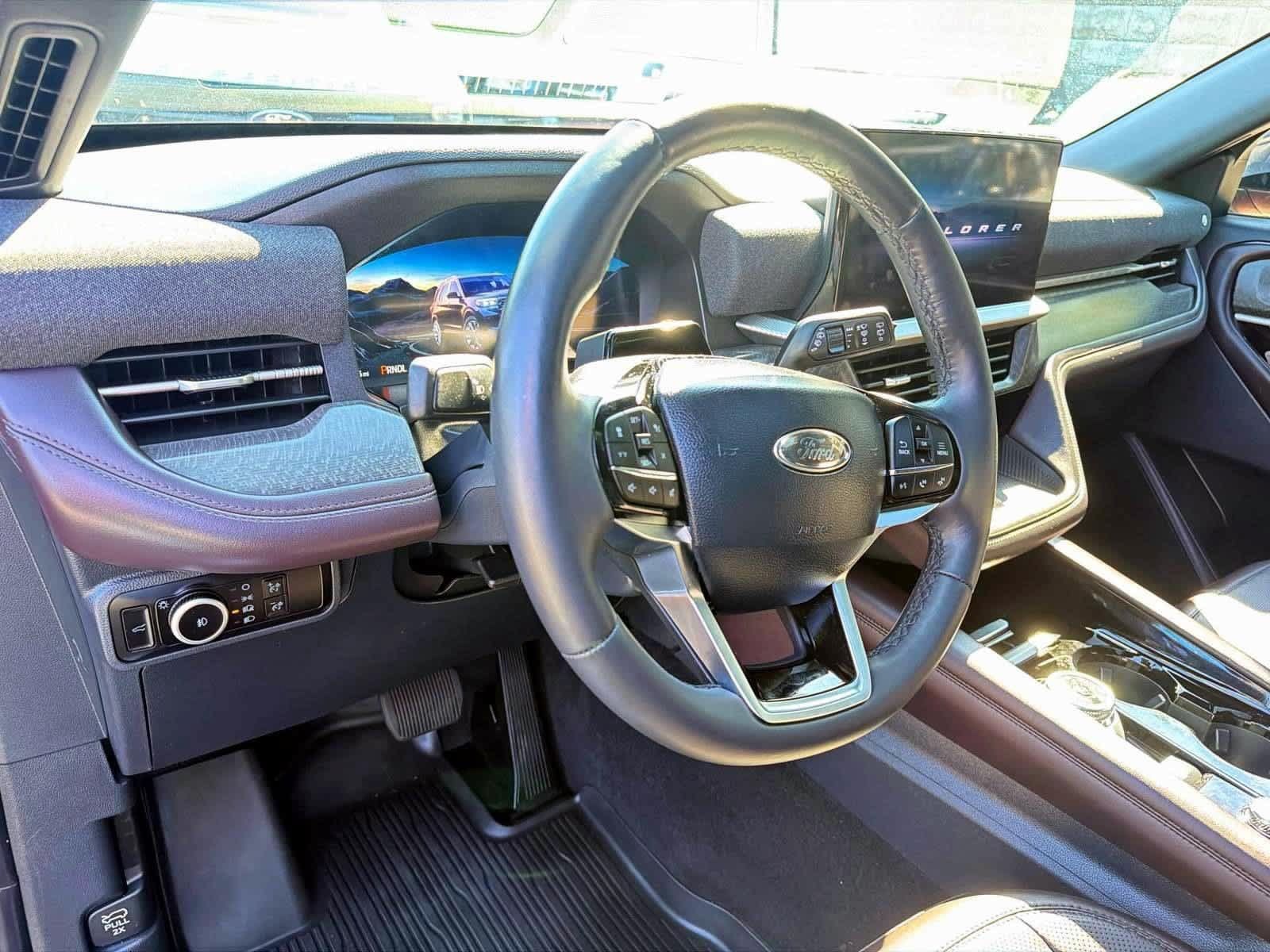 Used 2025 Ford Explorer Platinum w/ Ultimate Package AWD/4WD image 12