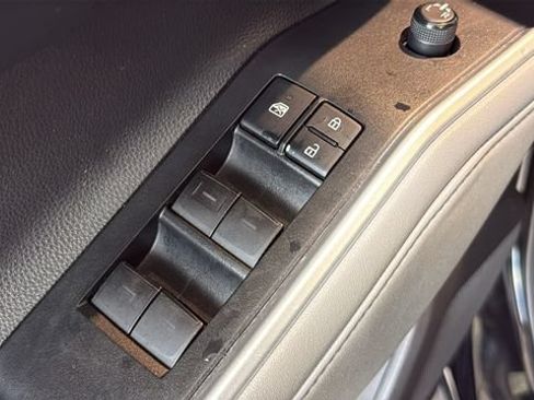 Certified 2021 Toyota Highlander XLE FWD image 19