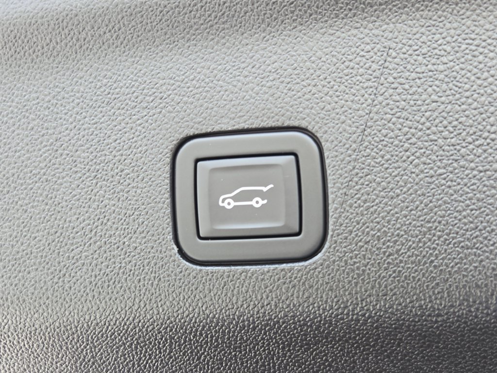 Used 2023 GMC Yukon XL SLT w/ SLT Premium Package RWD image 18