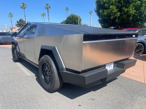 Used 2025 Tesla Cybertruck AWD Crew Cab image 6