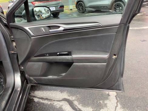 Used 2016 Ford Fusion SE FWD image 31