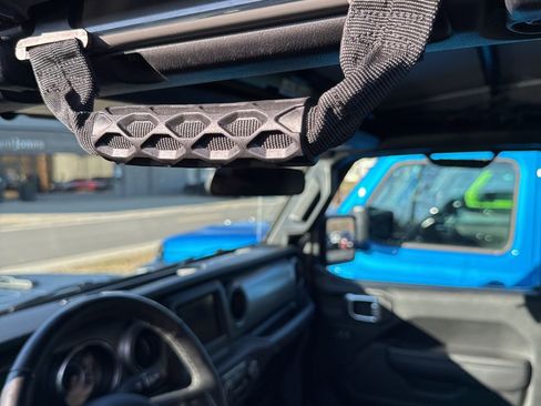 Used 2022 Jeep Wrangler Unlimited Sport image 17