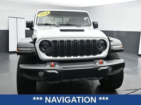 Used 2024 Jeep Gladiator Mojave w/ Technology Group AWD/4WD image 4