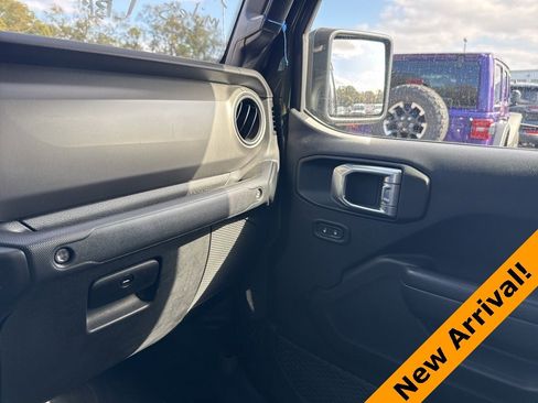 Used 2022 Jeep Gladiator Sport image 17