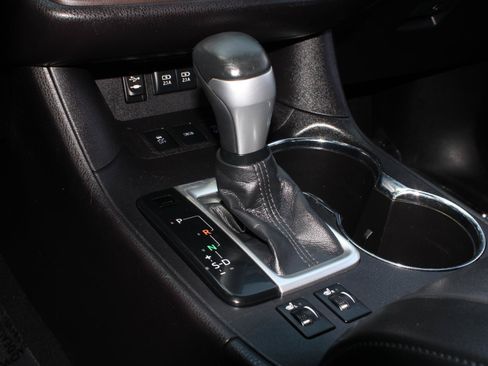 Used 2018 Toyota Highlander XLE AWD/4WD image 15