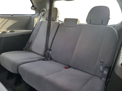 Used 2018 Toyota Sienna LE FWD image 20