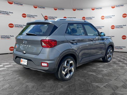 Certified 2025 Hyundai Venue SEL FWD image 7