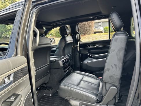 Used 2022 Jeep Wagoneer Series III w/ Premium Group I image 43