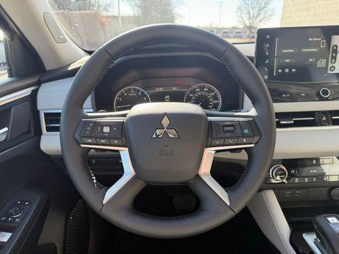 New 2026 Mitsubishi Outlander SE AWD/4WD image 8