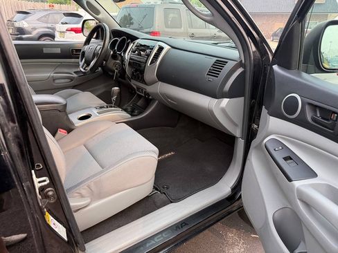 Used 2012 Toyota Tacoma 4x4 Access Cab V6 w/ TRD Off-Road Pkg image 32