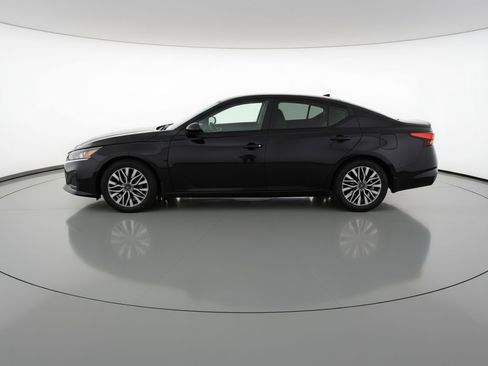 Used 2025 Nissan Altima 2.5 SV FWD image 5