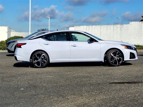 New 2025 Nissan Altima 2.5 SR image 3