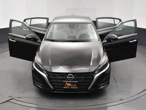 Used 2025 Nissan Altima 2.5 SV FWD image 10