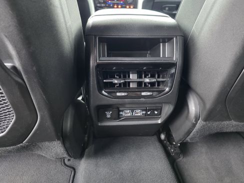 Used 2024 Jeep Grand Cherokee Limited image 29