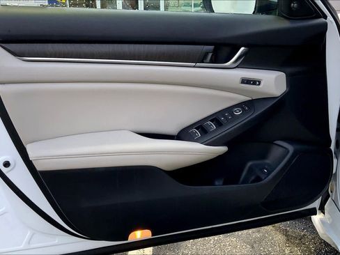 Used 2021 Honda Accord Touring image 21