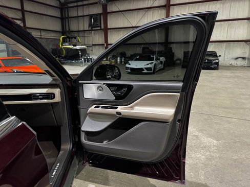 Used 2020 Lincoln Aviator Reserve w/ Equipment Group 202A image 23