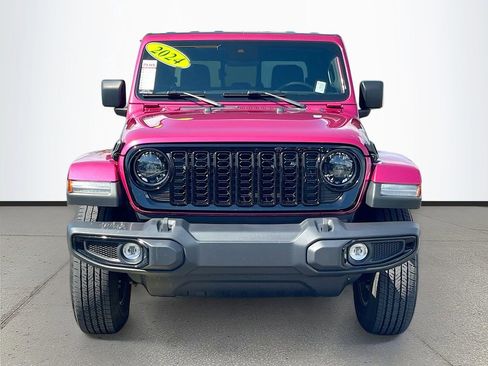 Used 2024 Jeep Gladiator Sport AWD/4WD image 2
