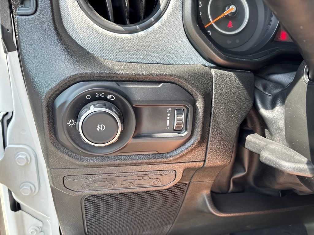 Used 2024 Jeep Wrangler Unlimited Sport AWD/4WD image 12