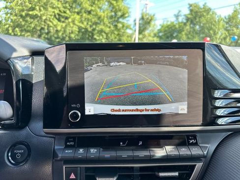 Used 2026 Toyota Camry SE FWD image 33