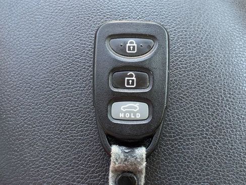 Used 2013 Hyundai Elantra GLS image 23