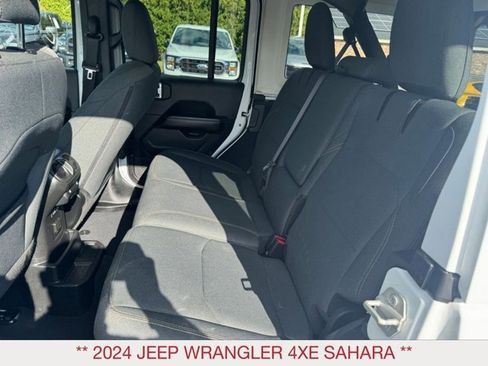 Used 2024 Jeep Wrangler Unlimited Sahara image 12