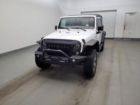 Used 2016 Jeep Wrangler Unlimited Sahara w/ Connectivity Group image 15