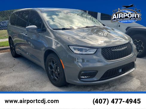 Used 2022 Chrysler Pacifica Touring-L w/ S Appearance Package FWD image 1
