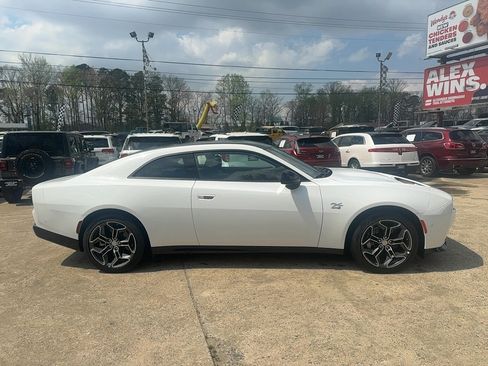 Used 2024 Dodge Charger Daytona R/T w/ Plus Group AWD/4WD image 4