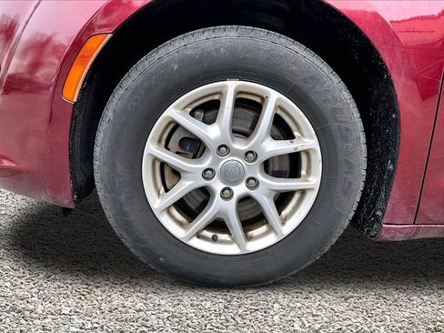 Used 2020 Chrysler Pacifica Touring-L image 8