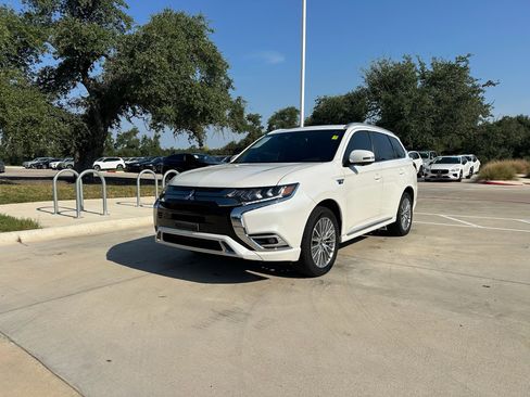 Used 2020 Mitsubishi Outlander GT image 2