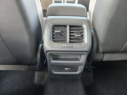 Used 2025 Volkswagen Taos SE FWD image 12