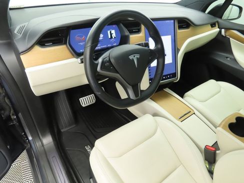 Used 2021 Tesla Model X Performance image 9