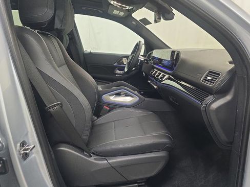 Used 2025 Mercedes-Benz GLS 580 4MATIC image 13