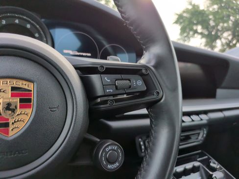 Used 2020 Porsche 911 Carrera RWD image 22