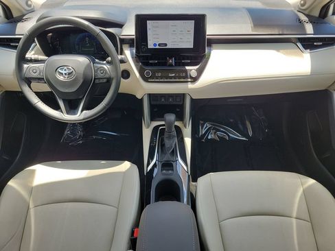 Used 2024 Toyota Corolla Cross XLE w/ Convenience Package AWD/4WD image 14