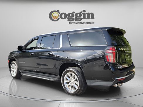 Used 2024 Chevrolet Suburban Premier AWD/4WD image 3