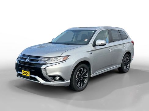 Used 2018 Mitsubishi Outlander SEL image 1